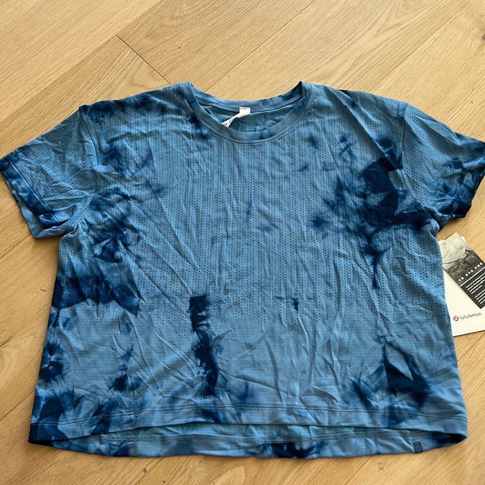 Lululemon short sleeve train to be top